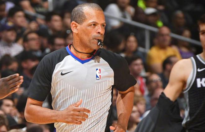 字母哥官方公布新规,约基奇引发争议,独行侠球迷热议!的简单介绍