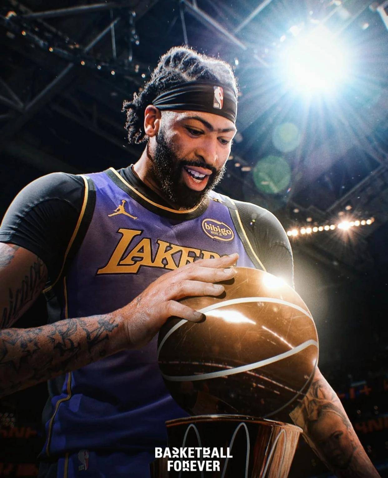 詹姆斯惊艳全场,西蒙斯助攻爆棚,湖人逆转取胜!的简单介绍