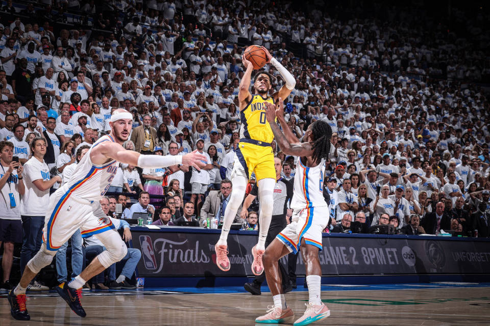 步行者复出首战,逆转取胜状态火爆,冲击季后赛成为焦点!的简单介绍