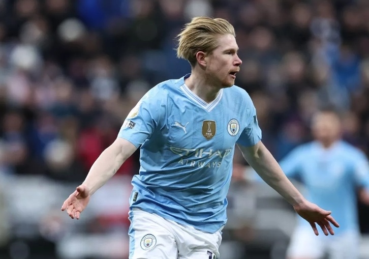 德布劳内在巴黎圣日耳曼比赛中关键助攻，回归赛场引发热议！的简单介绍