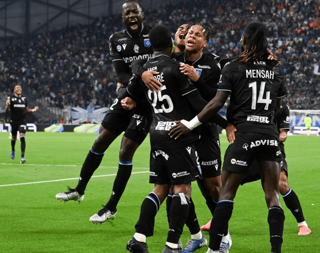 法甲抢七大战爆出冷门!洛杉矶快船险胜新疆男篮,争冠形势突变的简单介绍